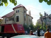 Jurnaliști agresați de gorilele lui Nicușor Constantinescu
