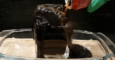 Stire din Social : REZULTAT ȘOCANT! Ce se întâmplă în stomacul tău când bei Cola - VIDEO