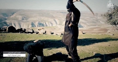 VIDEO ȘOCANT! Un copil de șase ani participă la o decapitare ISIS - 3