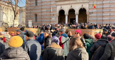 Stire din Cultură-Educație : Constănțenii, prezenți în număr mare la slujba de Bobotează oficiată de ÎPS Teodosie