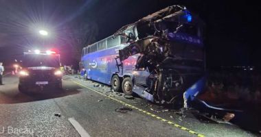 Stire din Eveniment : Coliziune între un autocar cu 76 de ucraineni şi un TIR; un copil şi un adult, victime