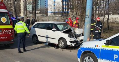 ACCIDENT GRAV ÎN MAMAIA: O MAȘINĂ A AJUNS ÎN STÂLP! - 2