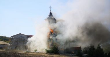 GALERIE FOTO/ MĂNĂSTIRE ÎN FLĂCĂRI în județul Constanța! - 2