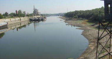 Dunărea continuă să scadă