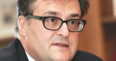 Stire din Politică-Administrație : De ce vrea Guvernul român să trimită 40 de polițiști la Paris, de Crăciun