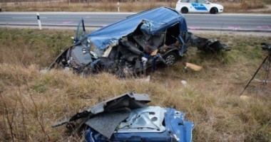 Stire din Eveniment : Tragedie rutieră / Microbuz cu români spulberat de un tir în Ungaria