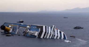 Stire din Actualitate : O tânără de pe vasul de croazieră eșuat este nepoata unei supraviețuitoare de pe Titanic