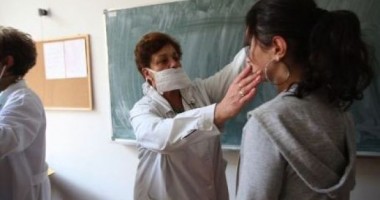 Stire din Social : Peste 260 de copii au fost descoperiți cu păduchi