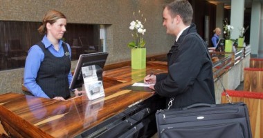 Stire din Economie : Introducerea sistemului de evidență a turiștilor se amână pentru primăvară