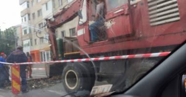 IMAGINI DE COȘMAR! Șoferii, cu nervii întinși la maxim. Trafic infernal pe bulevardul 1 Decembrie - 3