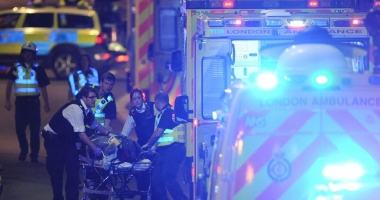 GALERIE FOTO. LONDRA, PUSĂ LA PÂMÂNT DE TREI ATENTATE TERORISTE / ȘAPTE MORȚI, 50 RĂNIȚI, ÎN ATACURI SUCCESIVE - 3