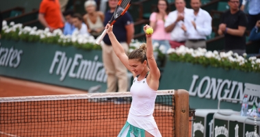 Stire din Sport : Imagini sublime, reacții pe măsură / SIMONA HALEP E MAGICĂ! La un meci distanță de primul trofeu de Mare Șlem din carieră, și de LOCUL 1 mondial!