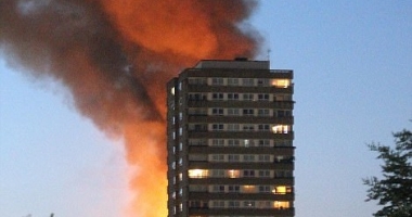 GALERIE FOTO. INCENDIU LA LONDRA / Un bloc de locuințe cu 30 de etaje cuprins de flăcări. Peste 30 de răniți - 4