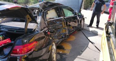 Accident între un autobuz și un autoturism în stațiunea Mamaia. Intervine descarcerarea - 3