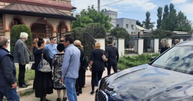 Galerie foto. Mama fraților Mazăre, înmormântată azi. RADU și ALEXANDRU, aduși sub escortă de la penitenciar - 22