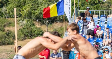 Frige nisipul! Constanţa, gazda Campionatului Mondial de lupte pe plajă - 4
