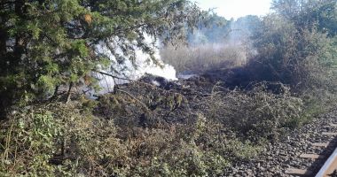 Mai multe trenuri au fost oprite pe calea ferată, din cauza incendiului de la Olimp - 4