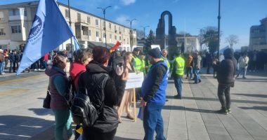 A început protestul muncitorilor de la Şantierul Naval Damen 2 Mai Mangalia. „Nimeni nu ne răspunde la întrebări!” - 3