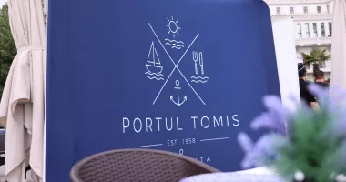 Record culinar în Portul Tomis! Borș pescăresc de o tonă, servit gratuit la cea mai lungă masă din Constanța - 5
