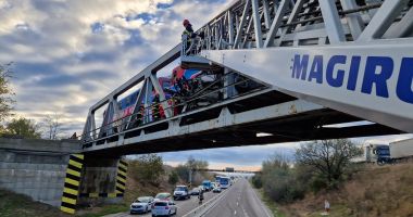 FOTO. Accident la Constanţa, între un autoturism și un tren! ISU: „S-a lucrat la înălţime, fără loc suficient de manevre” - 2