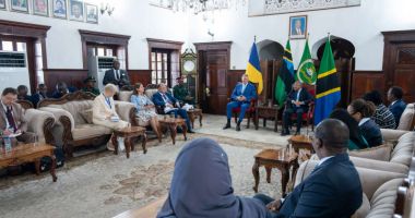 Stire din Politică-Administrație : Preşedintele Iohannis - primit de omologul său din Zanzibar. Iată subiectul discuției