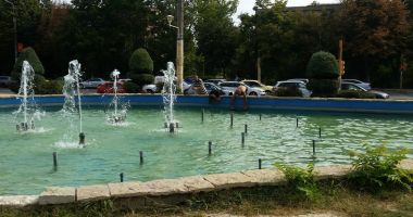 IMAGINILE RUȘINII / DUȘUL DE DIMINEAȚĂ, ÎN FÂNTÂNA DE LA DACIA! - 2