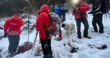Fragment dintr-un cadavru uman, găsit într-o zonă montană. Un localnic a anunțat autoritățile