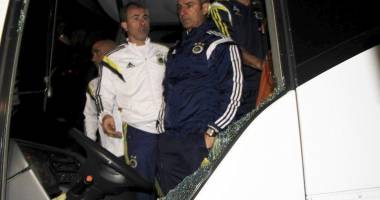 Stire din Actualitate : Atac armat împotriva autocarului echipei Fenerbahce Istanbul / PRIMELE ARESTĂRI