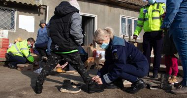 GALERIE FOTO / Polițiștii constănțeni, ajutoarele lui Moș Crăciun - 9