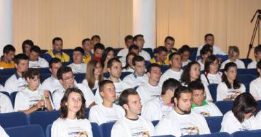 Stire din Cultură-Educație : 40 de studenți constănțeni, în vizită de studiu la Rompetrol