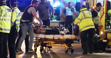 GALERIE FOTO. LONDRA, PUSĂ LA PÂMÂNT DE TREI ATENTATE TERORISTE / ȘAPTE MORȚI, 50 RĂNIȚI, ÎN ATACURI SUCCESIVE - 8