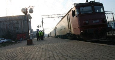 Stire din Social : COD PORTOCALIU la Constanța. Toate trenurile spre Tulcea sunt anulate. De la București se înregistrează întârzieri mari