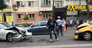 GALERIE FOTO. IMPACT FRONTAL ÎNTRE UN TAXI ȘI UN BMW, LA TROCADERO - 4