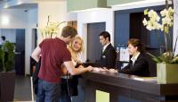 Stire din Economie : Hotelieri, aveți grijă, cad stele!