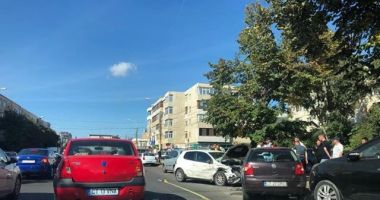 GALERIE FOTO. Accident rutier la Constanța! Trei mașini avariate - 3