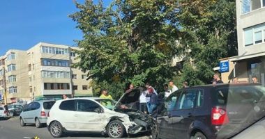 GALERIE FOTO. Accident rutier la Constanța! Trei mașini avariate - 2