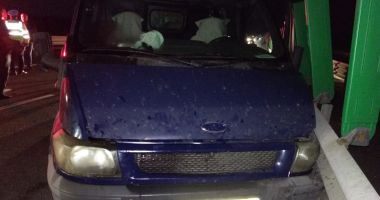 Galerie foto. AUTOTURISM FĂCUT SCRUM, DUPĂ UN ACCIDENT, PE AUTOSTRADA SOARELUI! - 3