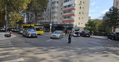 Stire din Eveniment : Accident rutier într-o intersecție din municipiul Constanța
