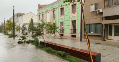 Furtuna și ploaia au făcut ravagii! Apartamente inundate, copaci căzuți și mașini blocate - 3