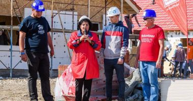 GALERIE FOTO / Voluntarii construiesc case pentru nevoiașii din Cumpăna - 2