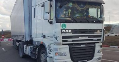GALERIE FOTO / Accident rutier la ieșire din Lazu către autostrada A4. O persoană a fost rănită - 3