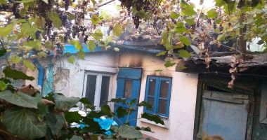 GALERIE FOTO / Incendiu la o casă din Constanța. Intervin mai multe autospeciale - 2