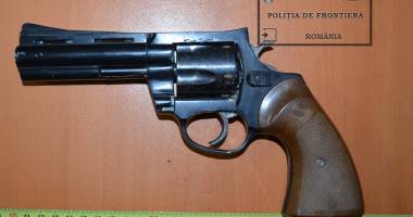 Descinderi la Constanța / Kilograme de aur, arme și alte bunuri, găsite de procurori! Galerie foto - 2