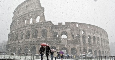 Stire din Actualitate : Colosseumul din Roma afectat de ger și de topirea gheții