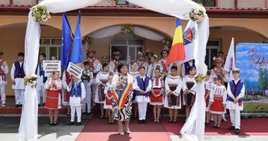 Tradiţia continuă şi în acest an! „Dor de Cânt Românesc” a adus, la Cumpăna, artişti talentaţi şi muzică de suflet