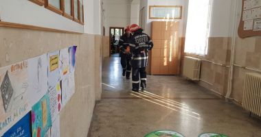 IMAGINI CARE-ȚI DAU FIORI. SCENARIU APOCALIPTIC ÎNTR-O ȘCOALĂ DIN CONSTANȚA! - 5