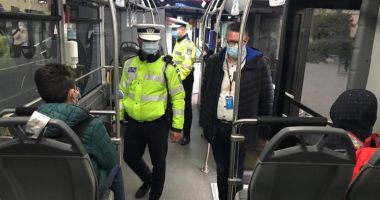 Stire din Eveniment : Oamenii legii efectuează controale în autobuzele şcolare