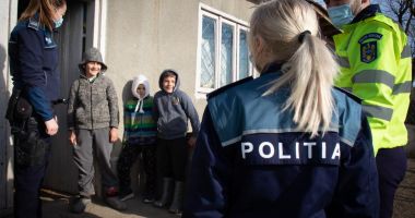 GALERIE FOTO / Polițiștii constănțeni, ajutoarele lui Moș Crăciun - 8