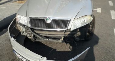 Galerie FOTO. Șoferiță izbită cu mașina în zid, după ce un șofer nu i-a acordat prioritate - 4