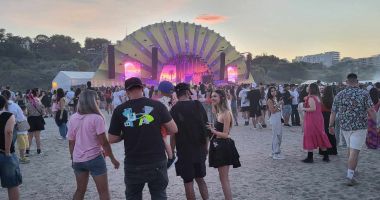Stire din Social : Prima zi de „Neversea”. Nick Carter a făcut deliciul publicului